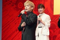 一色洋平（左）