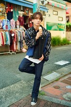 「吉高志音2023カレンダーブック（仮）」（東京ニュース通信社）より。