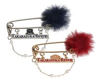 バッグストールピン(c)宝塚歌劇団 (c)宝塚クリエイティブアーツ