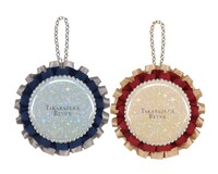 ロゼット缶バッジ(c)宝塚歌劇団 (c)宝塚クリエイティブアーツ