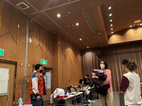 東京芸術祭 2022 芸劇オータムセレクション「となり街の知らない踊り子」稽古の様子。