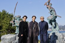 左から中村隼人、横浜流星、堤幸彦。