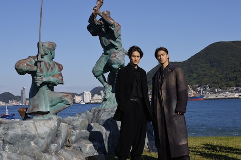 左から中村隼人、横浜流星。