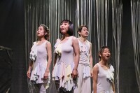 Manhattan96「Revue～白昼のグリーンジャーニー～」より。（Photo by MASA）