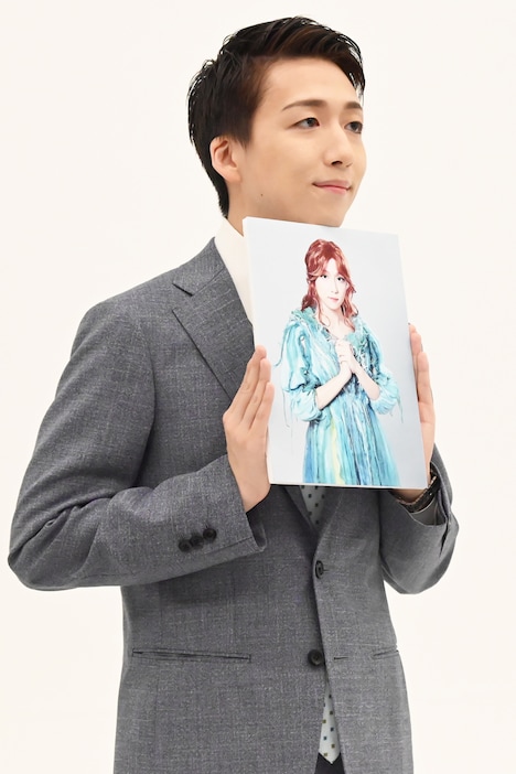 「姉です」と自身の扮装姿を紹介する中村米吉。