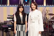 左から昆夏美、望海風斗。