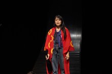 神里雄大 / 岡崎藝術座「イミグレ怪談」より。（撮影：大城亘）