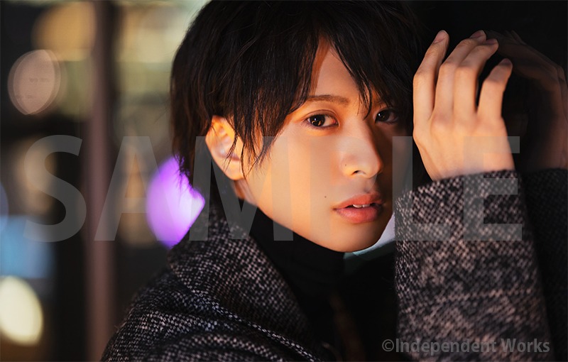岡宮来夢の1st写真集「kurumu」（インディペンデントワークス）より。