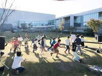 「三重県総合博物館MieMu テーマ曲発表イベント」より。（撮影：松原豊）