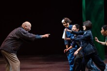 燐光群「藤原さんのドライブ」より。