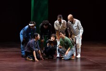 燐光群「藤原さんのドライブ」より。