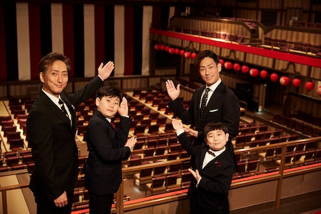 左から中村七之助、中村勘太郎、中村長三郎、中村勘九郎。(c)松竹