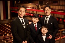 左から中村七之助、中村勘太郎、中村長三郎、中村勘九郎。(c)松竹