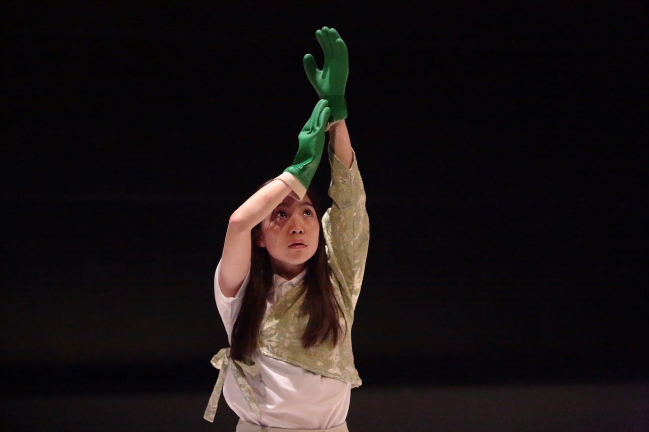 “ダイナミックかつスリリングな旅路”をたどる、余越保子演出「リンチ（戯曲）」開幕