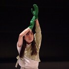 “ダイナミックかつスリリングな旅路”をたどる、余越保子演出「リンチ(戯曲)」開幕
