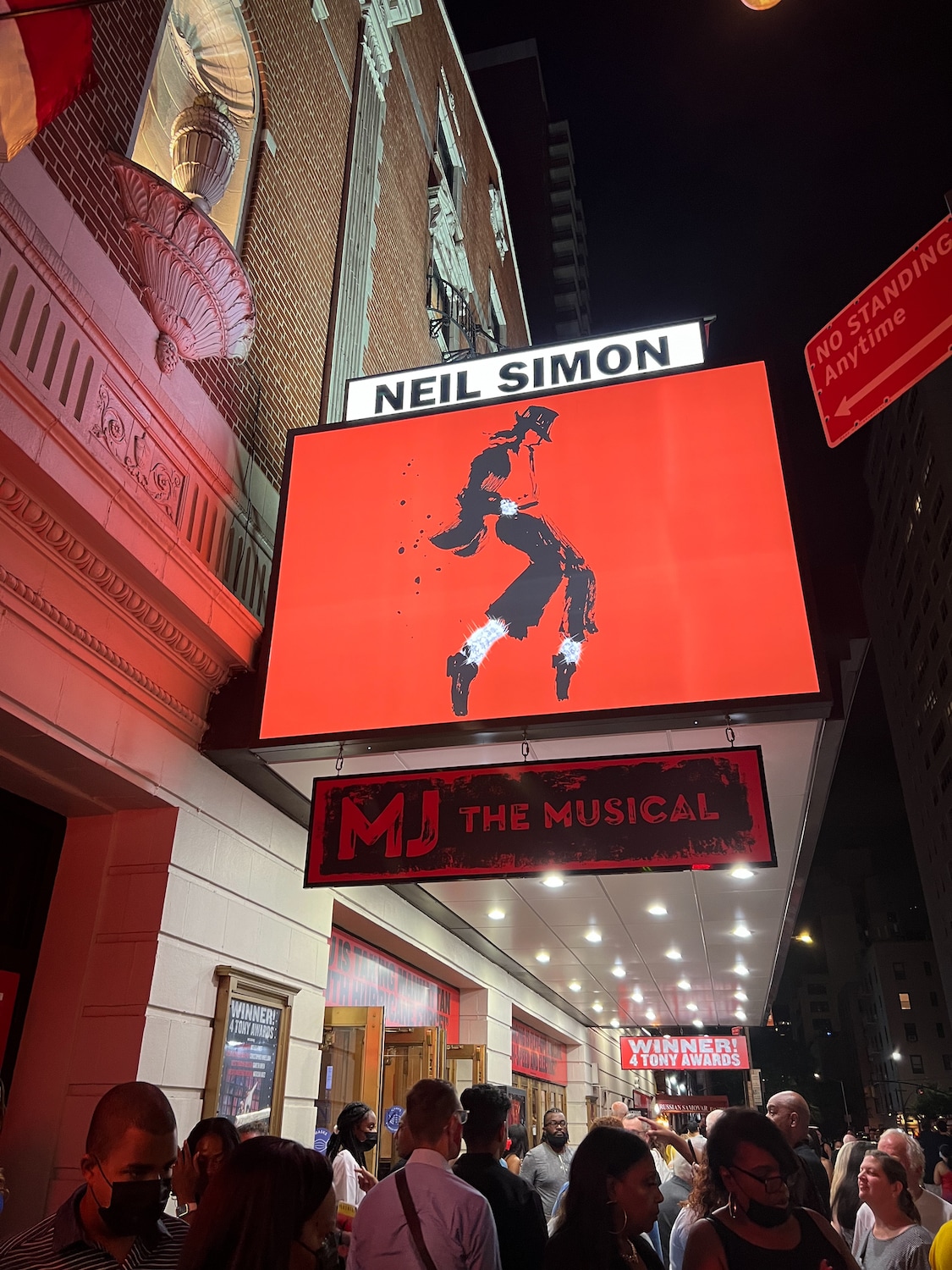 一際目を引く「MJ The Musical」のビジュアル。