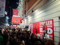 人だかりができていた「MJ The Musical」。