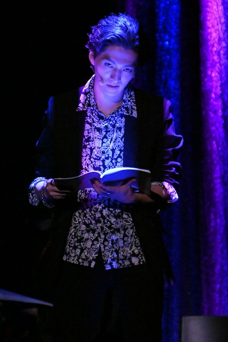 朗読劇「妖奇庵夜話 その探偵、人にあらず」より。（撮影：平原克彦）