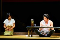 「夏の砂の上」より。（撮影：細野晋司）