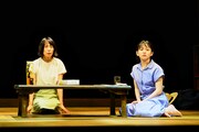 「夏の砂の上」より。（撮影：細野晋司）