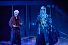 劇団昴公演「クリスマス・キャロル」2021年公演より。（撮影：梅原渉）