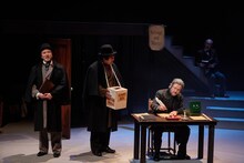 劇団昴公演「クリスマス・キャロル」2021年公演より。（撮影：梅原渉）