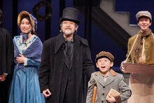 劇団昴公演「クリスマス・キャロル」2021年公演より。（撮影：梅原渉）