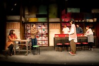 コンプソンズ #10「われらの狂気を生き延びる道を教えてください」より。（撮影：塚田史香）