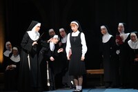 ミュージカル「天使にラブ・ソングを～シスター・アクト～」より。（写真提供：東宝演劇部）