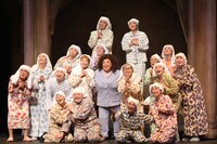 ミュージカル「天使にラブ・ソングを～シスター・アクト～」より。（写真提供：東宝演劇部）