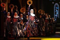 ミュージカル「天使にラブ・ソングを～シスター・アクト～」より。（写真提供：東宝演劇部）