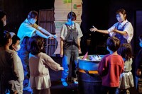 阿佐ヶ谷スパイダース遊覧文庫 vol.1「下北沢のみち」より、「ペックとスメルの秘密基地」の様子。（Photo by aka Eva）