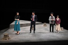 KAAT×城山羊の会「温暖化の秋 -hot autumn-」より。（撮影：益永葉）