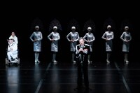 新国立劇場 開場25周年記念公演「ボリス・ゴドゥノフ」より。（撮影：堀田力丸、提供：新国立劇場）