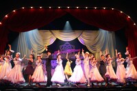 劇団扉座「最後の伝令 菊谷栄物語-1937津軽～浅草-」過去公演の様子。