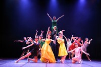 劇団扉座「最後の伝令 菊谷栄物語-1937津軽～浅草-」過去公演の様子。