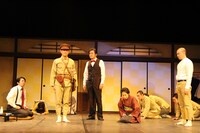 劇団扉座「最後の伝令 菊谷栄物語-1937 津軽～浅草-」過去公演の様子。