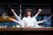「家政夫のミタゾノ THE STAGE ~お寺座の怪人~」より。(撮影:引地信彦)
