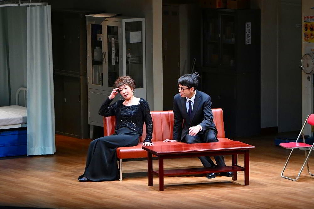 二兎社公演46「歌わせたい男たち」より。（撮影：本間伸彦）