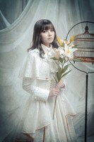 浜浦彩乃扮するスノウ。