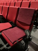 「新作歌舞伎 ファイナルファンタジーX」の客席に設置されるシートクッション。