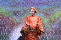 「舞台『日本昔ばなし』貧乏神と福の神～つるの恩返し～」より。