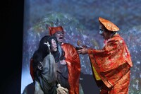 「舞台『日本昔ばなし』貧乏神と福の神～つるの恩返し～」より。