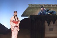 「舞台『日本昔ばなし』貧乏神と福の神～つるの恩返し～」より。