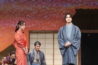 「舞台『日本昔ばなし』貧乏神と福の神～つるの恩返し～」より。