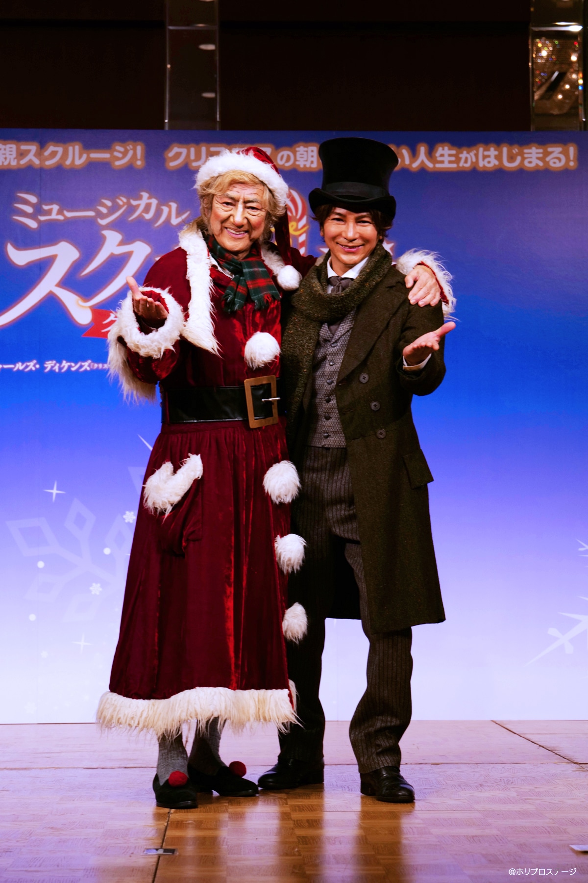 左から市村正親、武田真治。