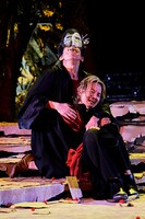 世田谷パブリックシアター トラム、二人芝居「建築家とアッシリア皇帝」より。（撮影：細野晋司）