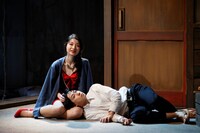 流山児★事務所公演「ベンガルの虎」より。（撮影：横田敦史）