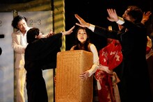 流山児★事務所公演「ベンガルの虎」より。（撮影：横田敦史）