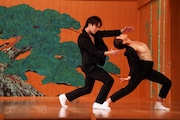 K-BALLET Opto「プラスチック」制作発表会より、「ビニール傘小町」パフォーマンスの様子。